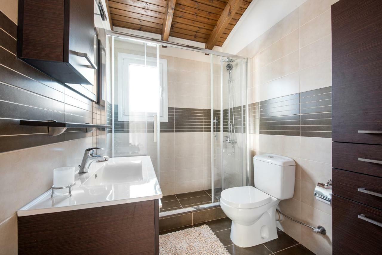 Top Floor Modern Studio In Central Koropi Apartman Kültér fotó