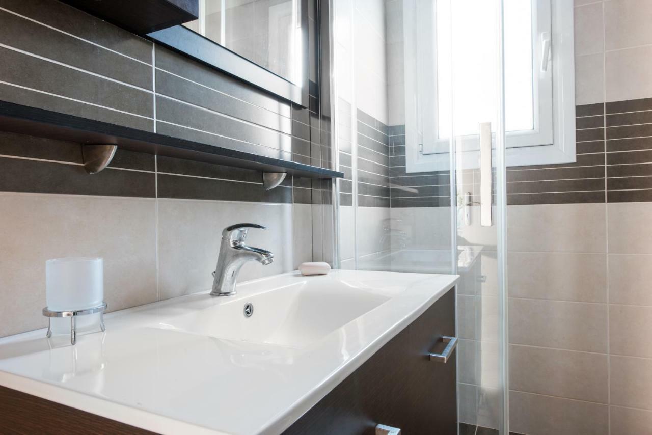 Top Floor Modern Studio In Central Koropi Apartman Kültér fotó