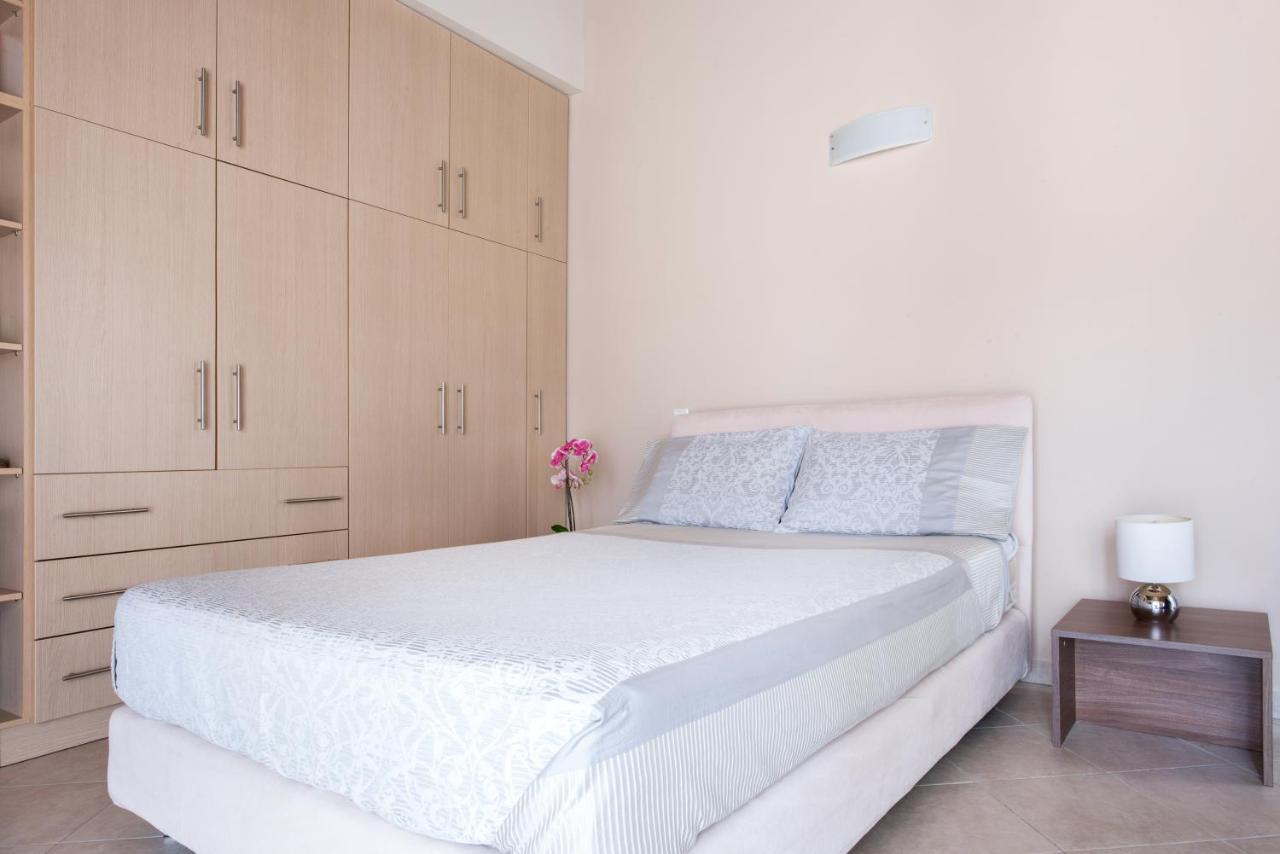 Top Floor Modern Studio In Central Koropi Apartman Kültér fotó